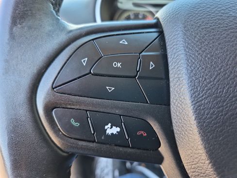 Used 2019 Jeep Cherokee Trailhawk w/ Cold Weather Group AWD/4WD image 16