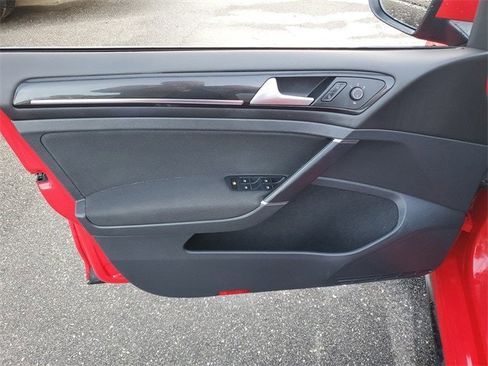 Used 2016 Volkswagen Golf S image 12