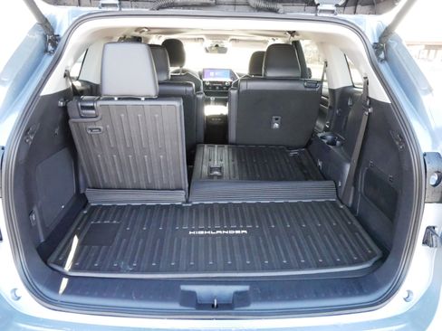 New 2024 Toyota Highlander Limited image 18