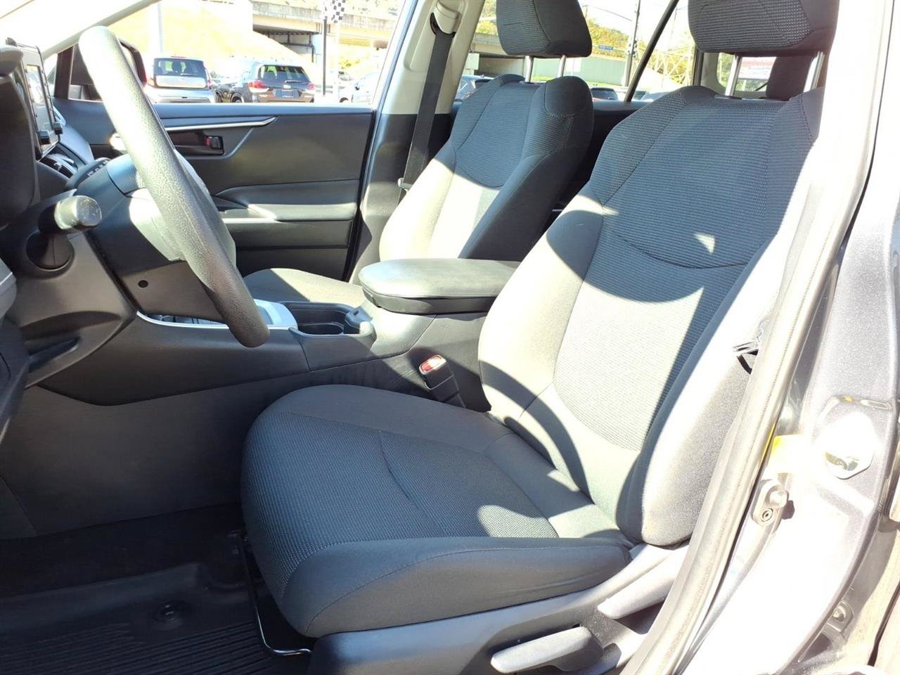 Used 2019 Toyota RAV4 LE w/ All Weather Liner Package AWD/4WD image 6