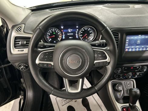 Used 2020 Jeep Compass Latitude w/ Popular Equipment Group AWD/4WD image 4