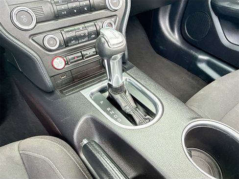 Used 2019 Ford Mustang Convertible image 18