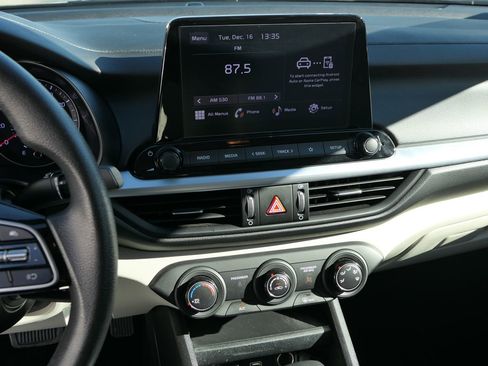 Used 2023 Kia Forte LXS w/ LXS Technology Package image 17