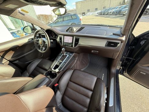 Used 2018 Porsche Macan Turbo image 25