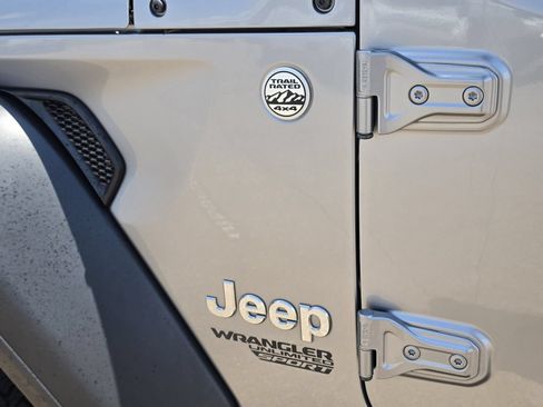 Used 2021 Jeep Wrangler Unlimited Sport AWD/4WD image 36