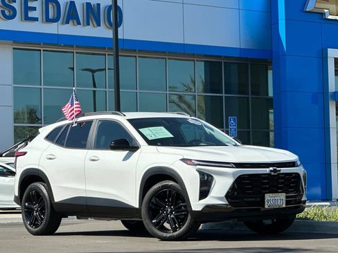 Certified 2025 Chevrolet Trax ACTIV FWD image 2