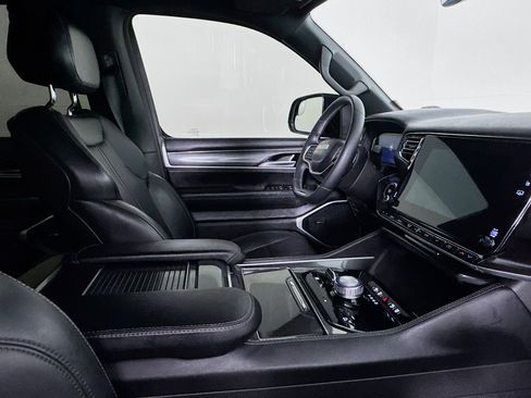 Used 2023 Jeep Wagoneer 4WD w/ HD Trailer Tow Package image 28