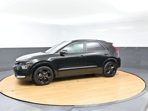 Used 2023 Kia Niro SX Touring FWD image 6