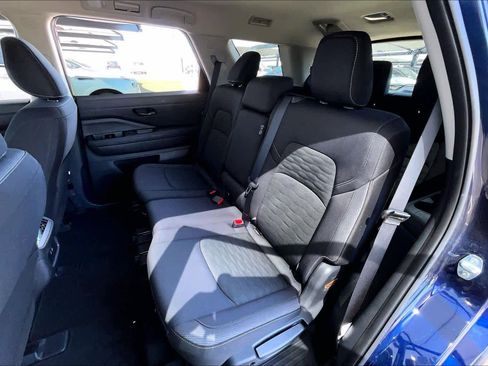 Used 2025 Nissan Pathfinder SV image 18