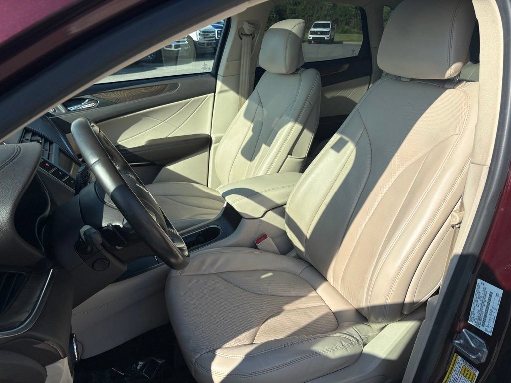 Used 2018 Lincoln MKC Reserve w/ Lincoln MKC Climate Package AWD/4WD image 11