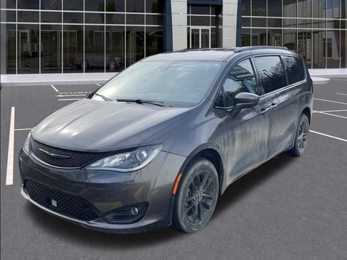 Used 2020 Chrysler Pacifica Touring-L w/ Advanced Safetytec Group AWD/4WD image 2