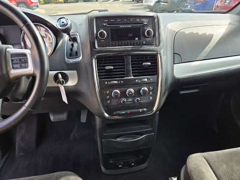 Used 2014 Dodge Grand Caravan SE w/ Quick Order Package 29E SE FWD image 7