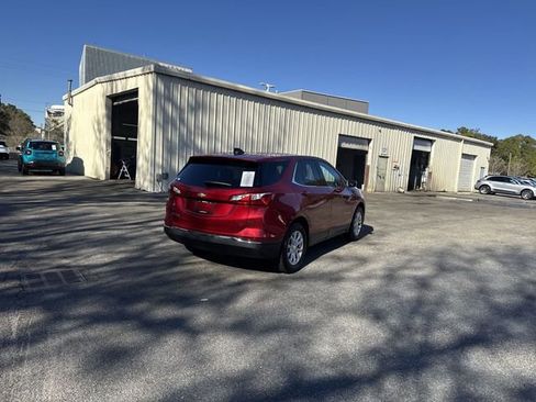 Used 2020 Chevrolet Equinox LT w/ Driver Convenience Package image 5