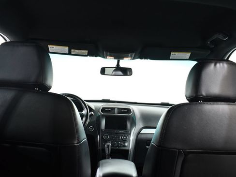 Used 2016 Ford Explorer XLT w/ Equipment Group 202A AWD/4WD image 17