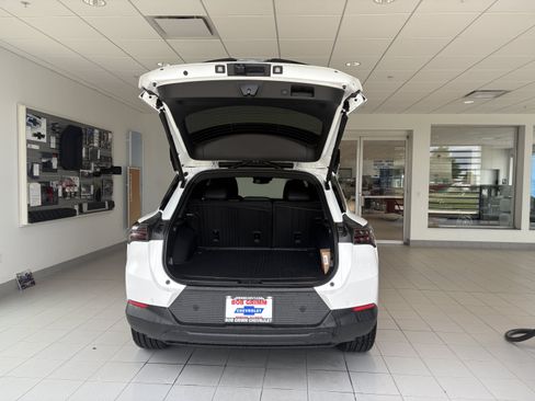 New 2026 Chevrolet Equinox EV LT w/ LPO, Blackout Package AWD/4WD image 9