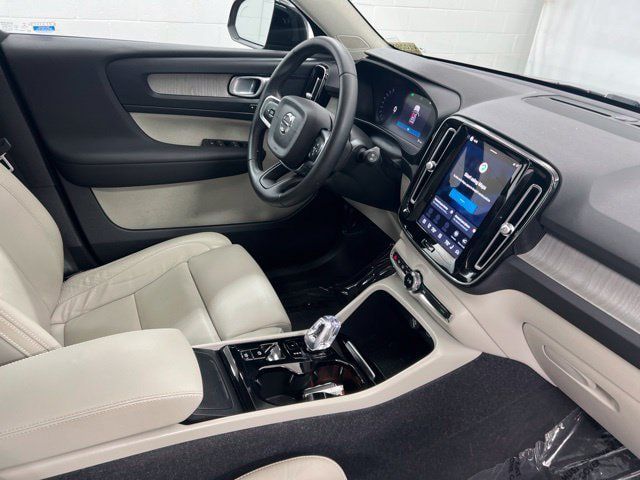 Certified 2023 Volvo XC40 B5 Plus w/ Driver Assist Package AWD/4WD image 25