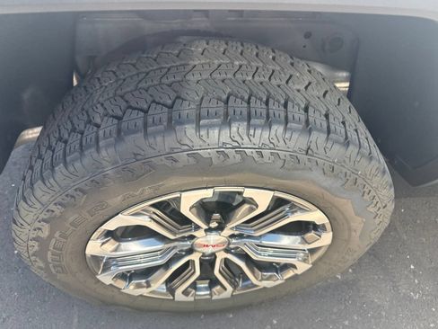 Used 2024 GMC Canyon Denali AWD/4WD image 16