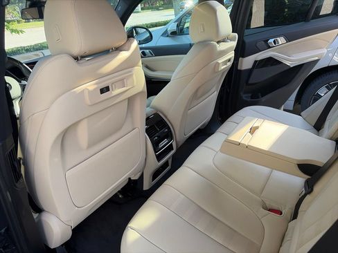 Used 2021 BMW X5 xDrive40i w/ M Sport Package AWD/4WD image 4