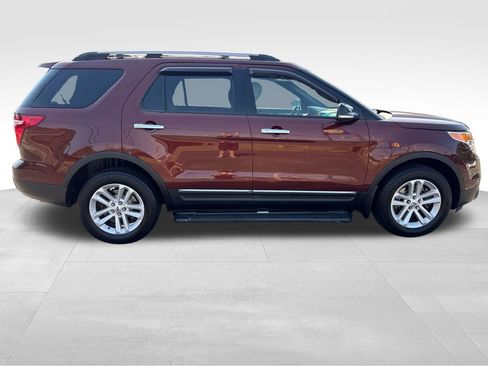 Used 2015 Ford Explorer XLT w/ Equipment Group 202B AWD/4WD image 6
