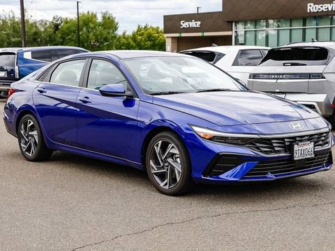 Used 2025 Hyundai Elantra SEL FWD image 6