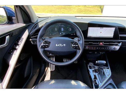 Used 2023 Kia Niro SX Touring FWD image 5