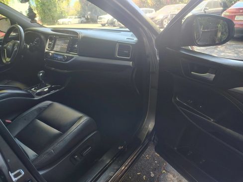 Used 2017 Toyota Highlander XLE AWD/4WD image 26