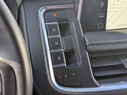 Used 2023 GMC Yukon SLT w/ SLT Premium Package image 23