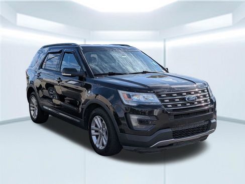 Used 2016 Ford Explorer XLT image 6