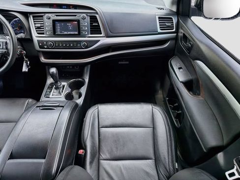 Used 2019 Toyota Highlander LE FWD image 17