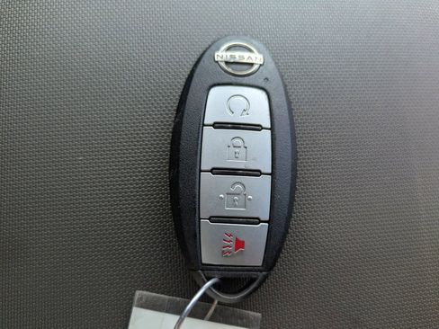 Used 2022 Nissan Frontier SV image 30