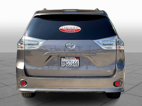 Certified 2020 Toyota Sienna SE Premium image 4