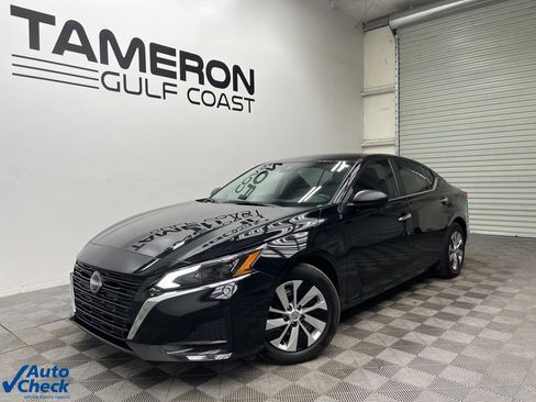 Used 2024 Nissan Altima 2.5 S image 2