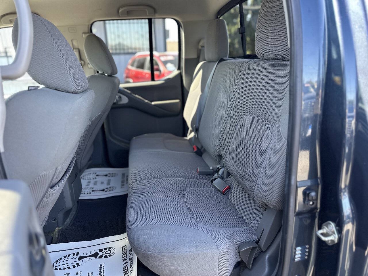 Used 2017 Nissan Frontier SV w/ SV Value Truck Package RWD image 16