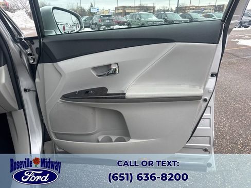 Used 2013 Toyota Venza XLE image 34