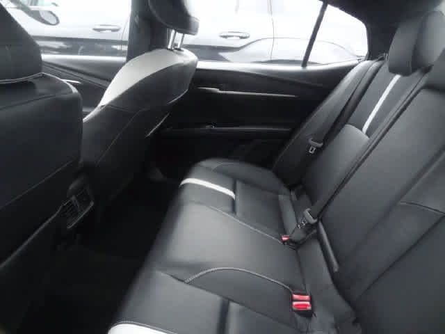 Used 2025 Toyota Camry SE FWD image 5
