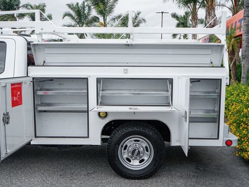 Used 2024 Ford F250 XL w/ XL Chrome Package image 6