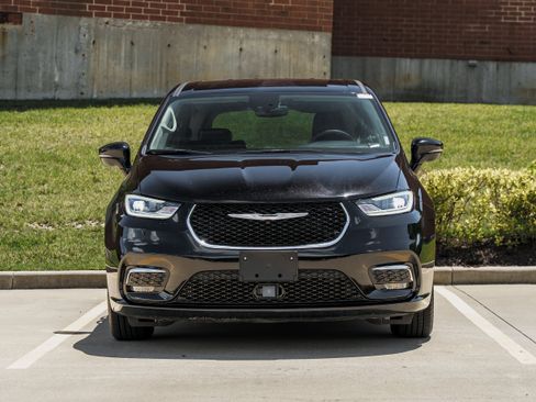 Used 2024 Chrysler Pacifica Touring-L FWD image 28