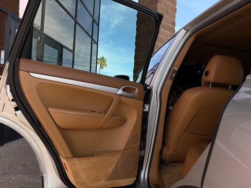 Used 2003 Porsche Cayenne S image 31