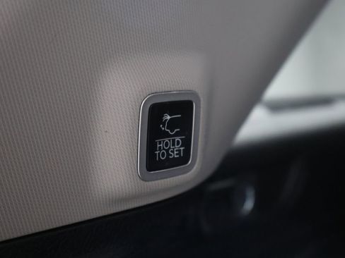 Used 2024 Jeep Grand Cherokee Limited image 18