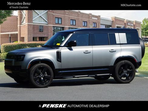 Used 2025 Land Rover Defender 110 X-Dynamic SE AWD/4WD image 1