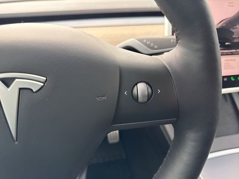 Used 2022 Tesla Model Y Performance image 17