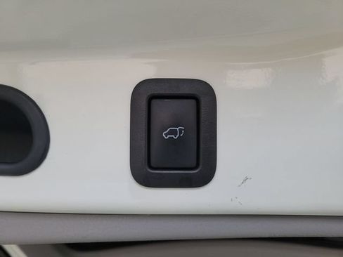 Used 2015 Toyota Highlander Limited FWD image 11