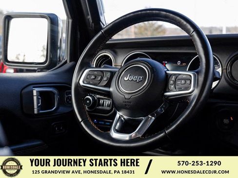 Used 2022 Jeep Wrangler Unlimited Sahara image 25