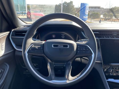 Used 2024 Jeep Grand Cherokee Limited image 24