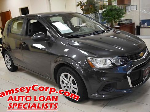 Used 2019 Chevrolet Sonic LT FWD image 1