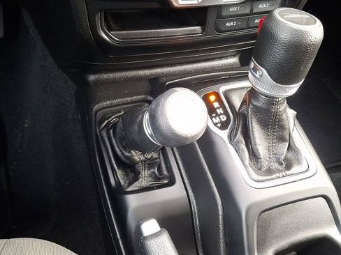 Used 2021 Jeep Gladiator Sport image 25