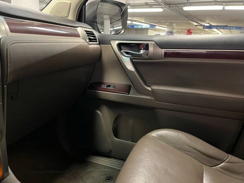 Used 2014 Lexus GX 460 w/ Premium Package AWD/4WD image 34