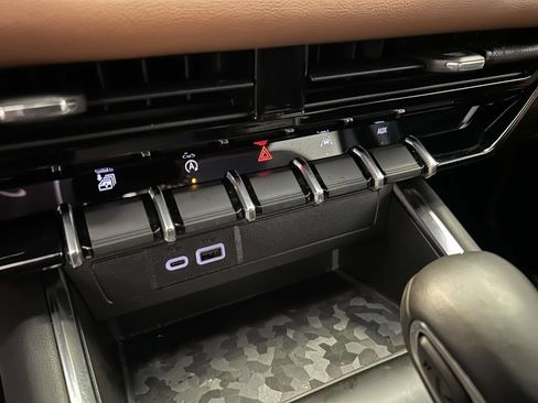 Used 2025 GMC Canyon AT4 AWD/4WD image 23