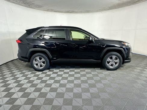 Used 2023 Toyota RAV4 LE AWD/4WD image 2