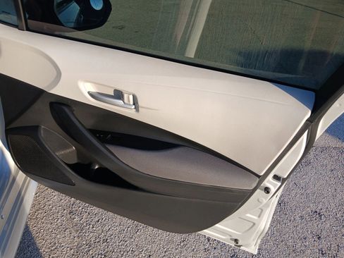 Used 2021 Toyota Corolla LE image 16